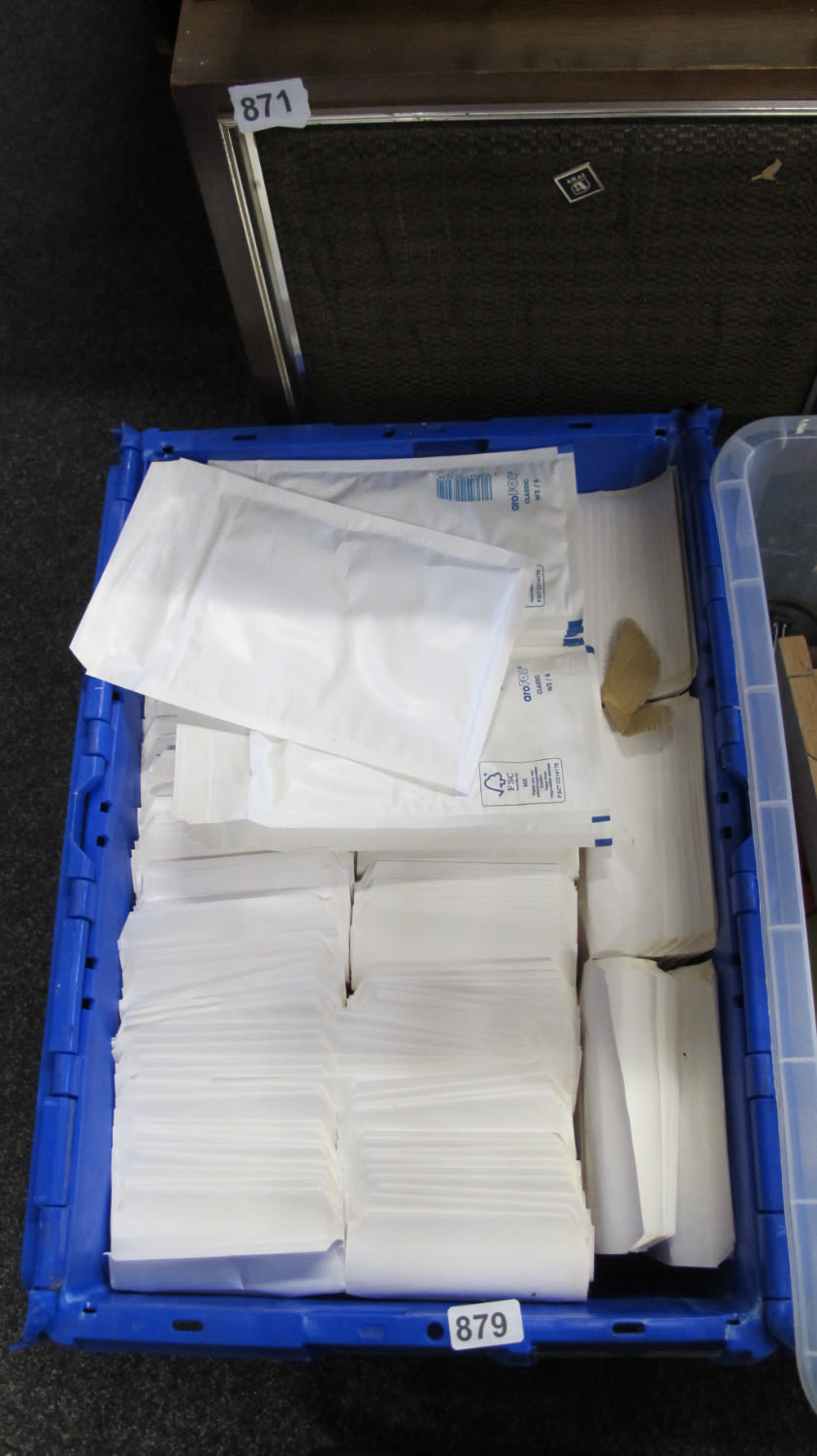 Lot 879: padded envelopes