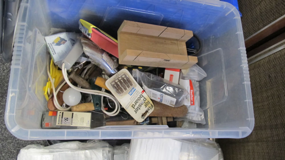 Lot 880: box of misc