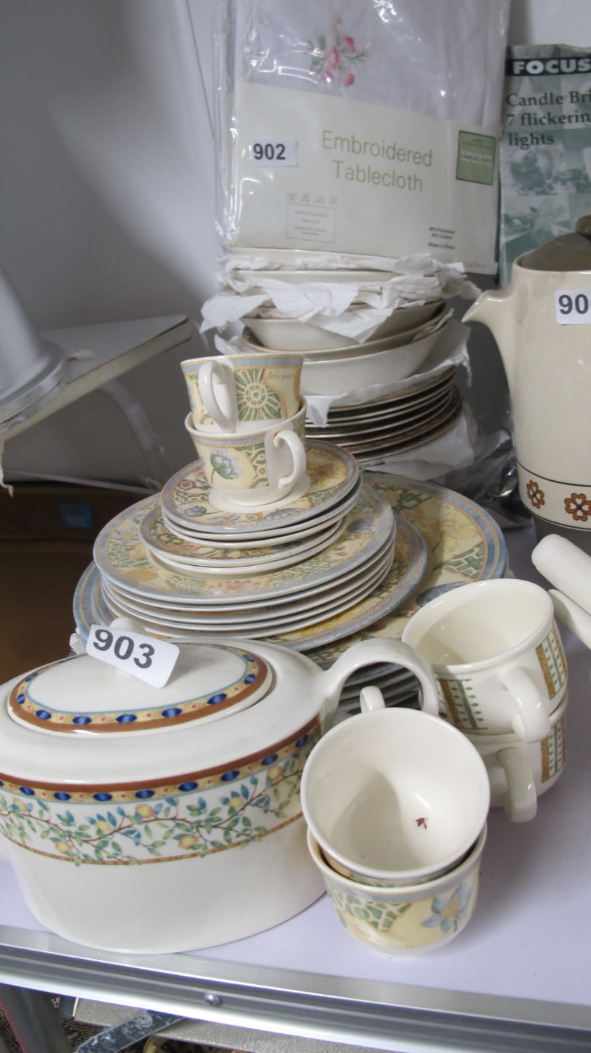 Lot 903: Various dinnerwares