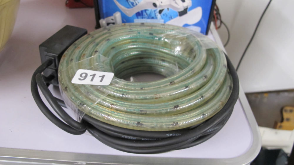 Lot 911: Outdoor LED rope lights