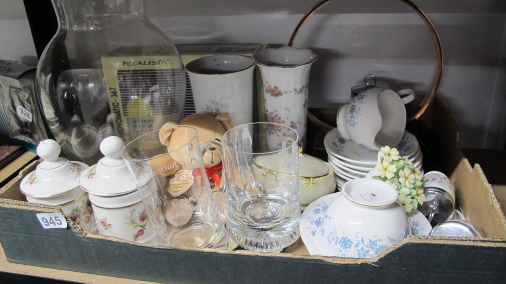 Lot 945: Misc box of household trinkets