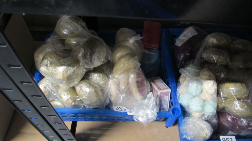 Lot 952: Collection of bath bombs and soaps
