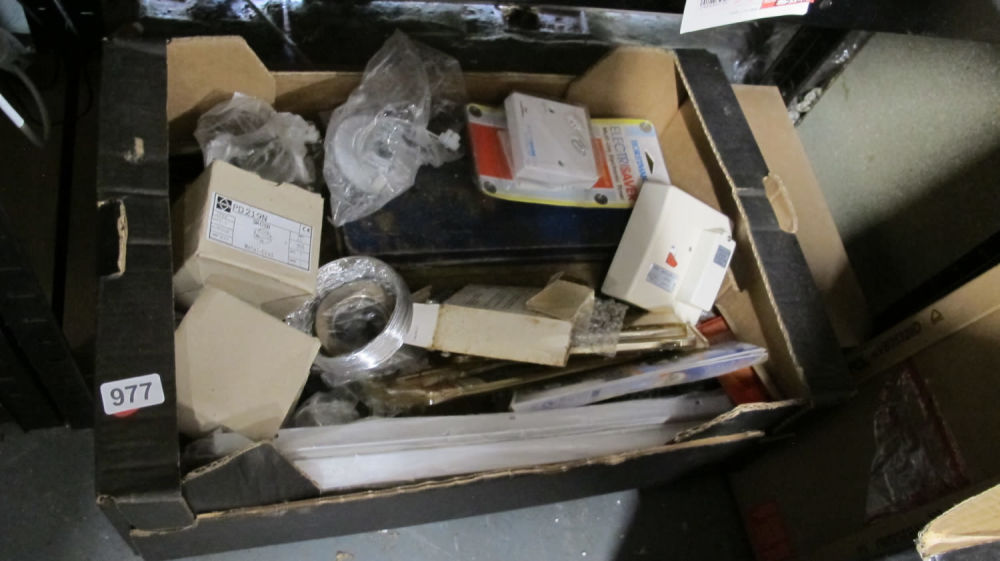Lot 977: Box of misc
