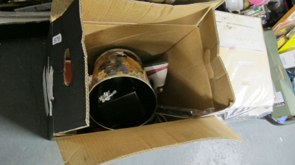 Lot 978: Box of misc.