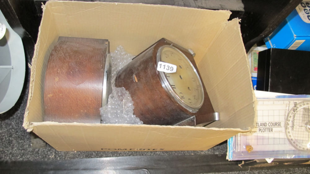 Lot 1139: two vintage mantle clocks