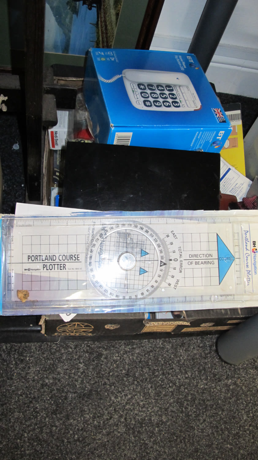 Lot 1140: box of misc 
