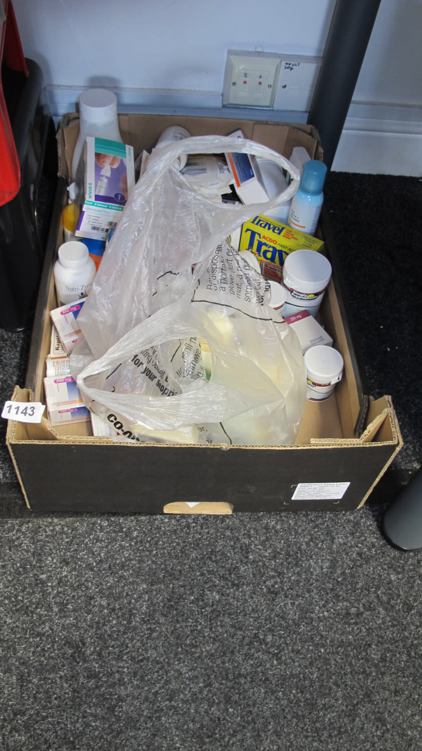Lot 1143: Collection of various toiletries