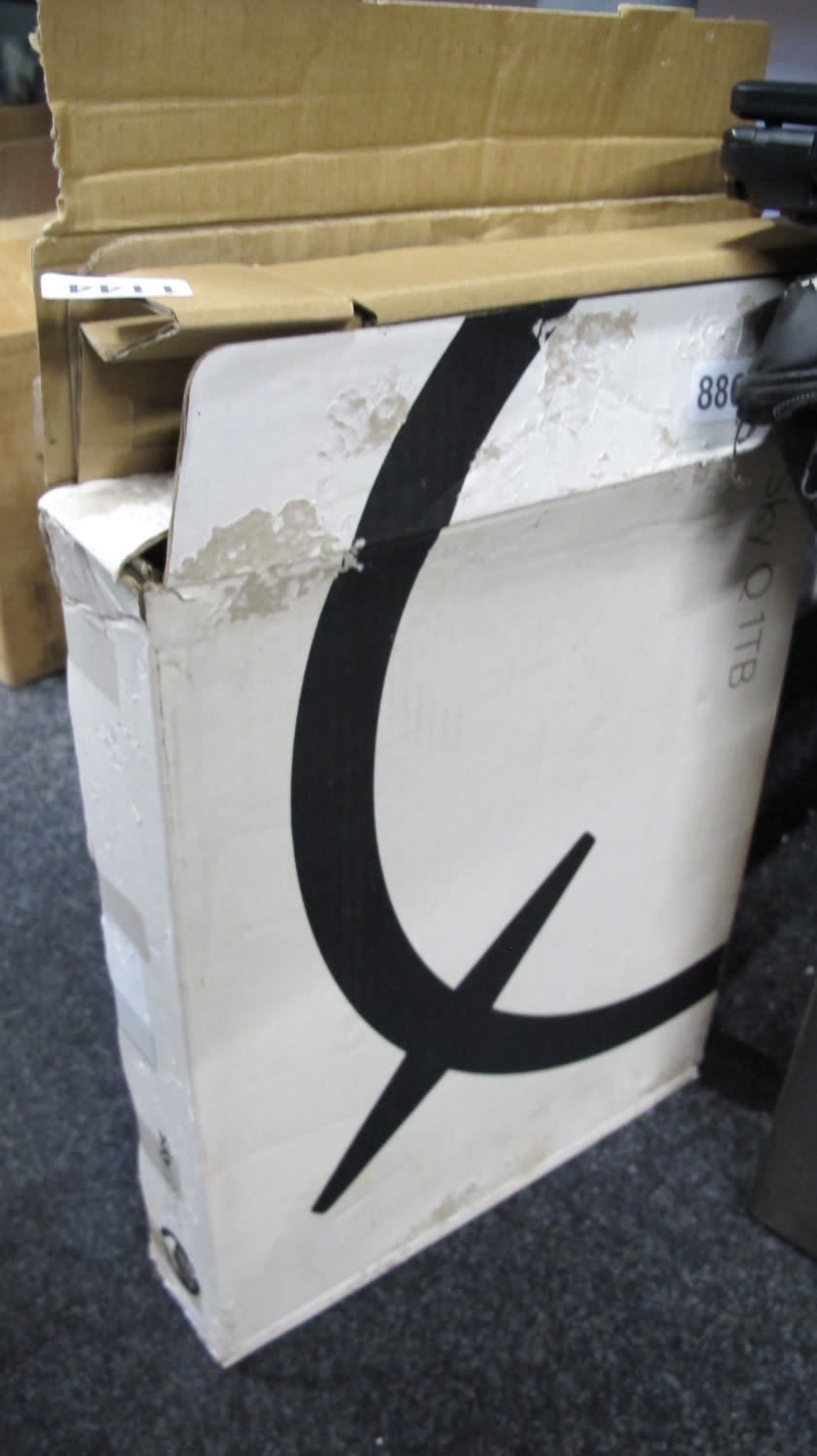 Lot 1144: 1 tb sky box