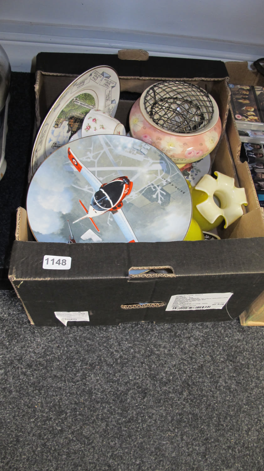 Lot 1148: Misc box of pottery