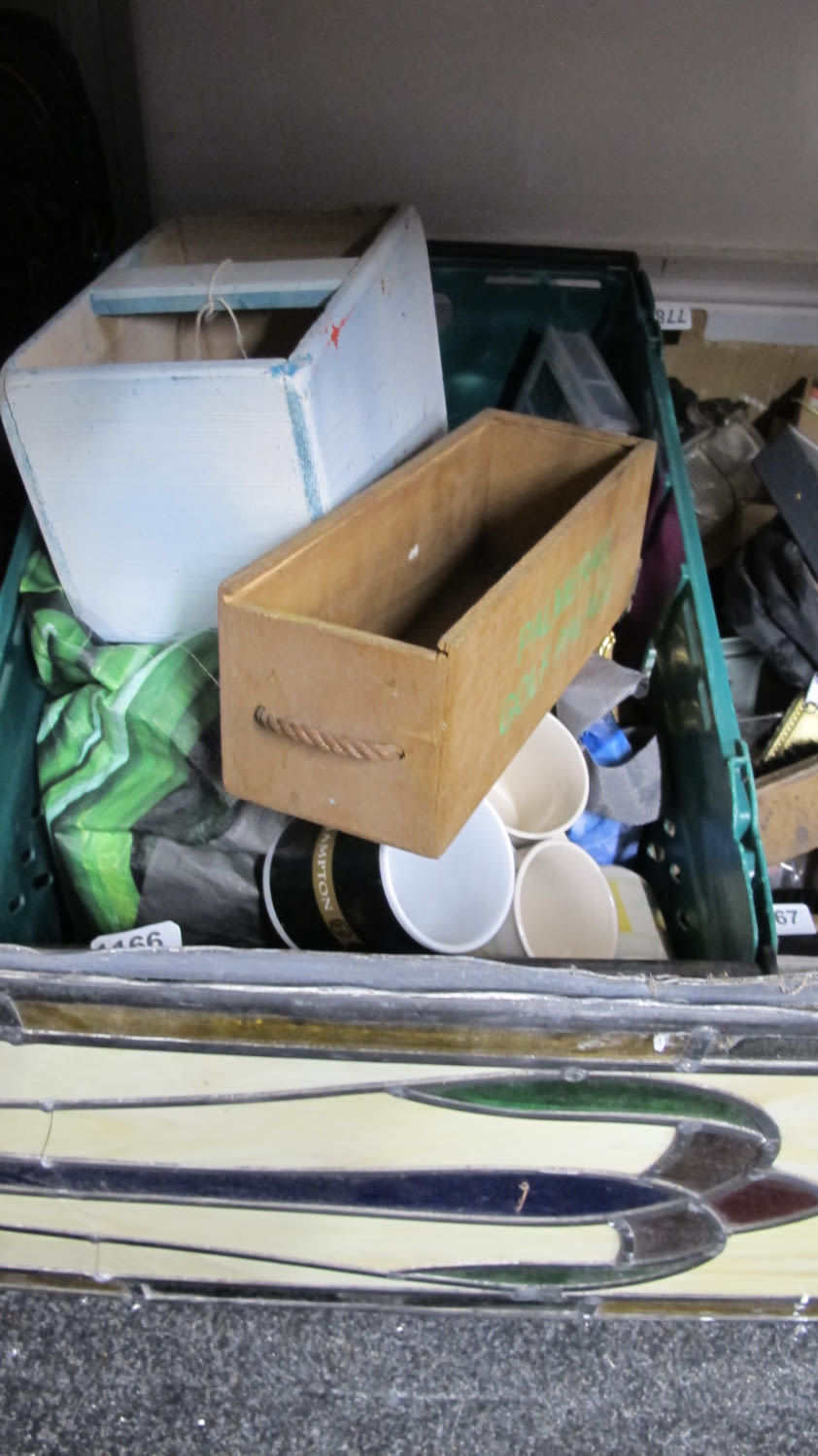 Lot 1166: Box of misc