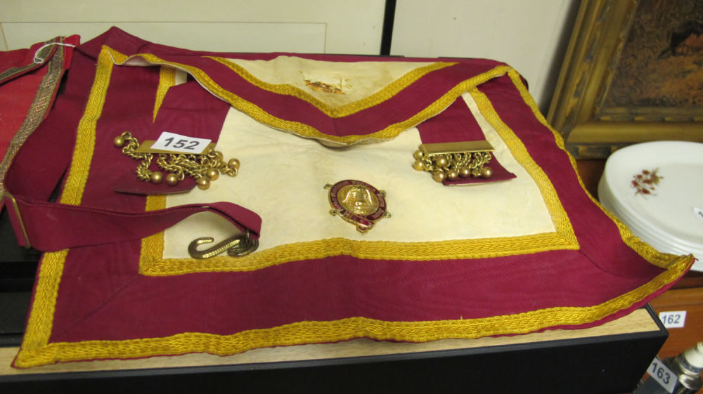 Lot 152: Masonic regalia