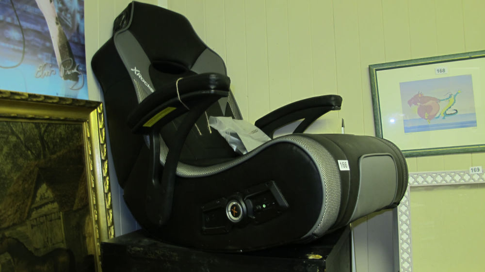 Lot 166: Gaming chair
