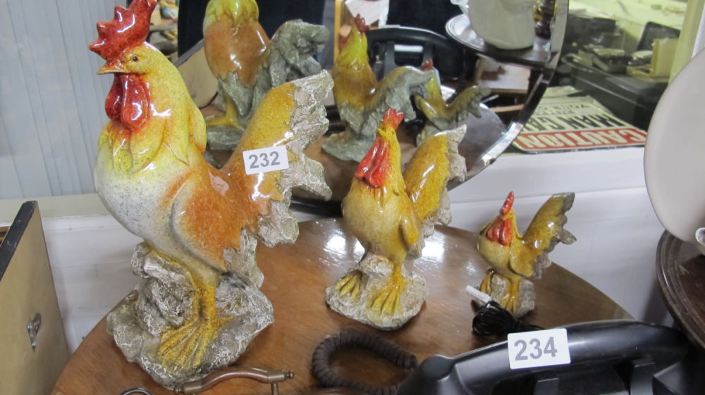 Lot 232: 3 graduated ceramic cockerels, for cock connoisseurs