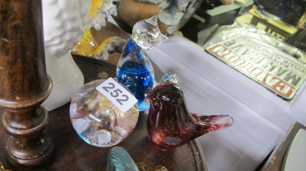 Lot 252: Glass paperweights/animals