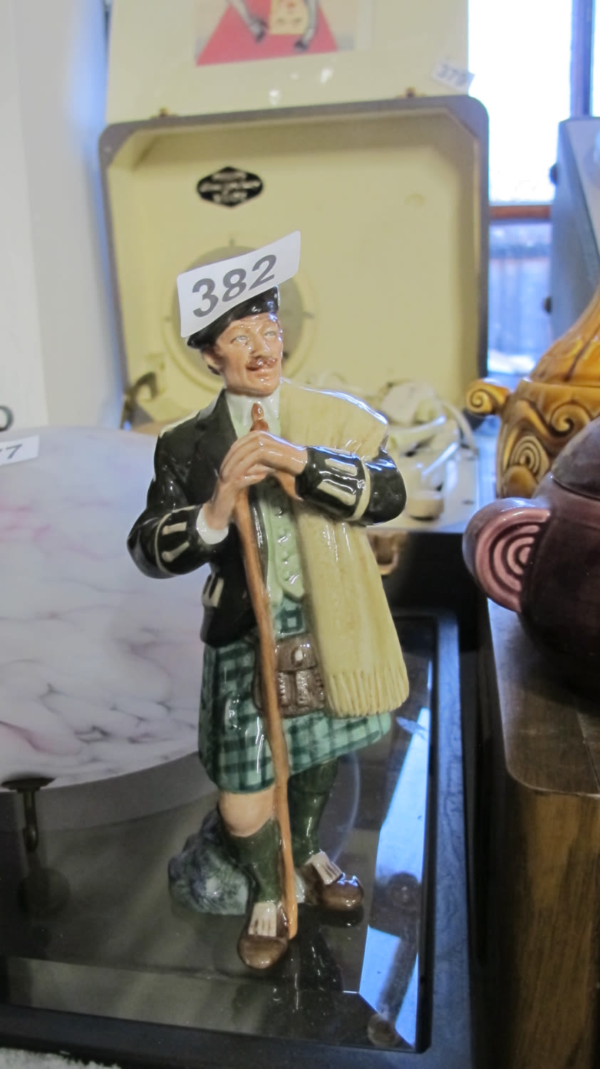 Lot 382: Royal Doulton HN2361 The Laird figurine