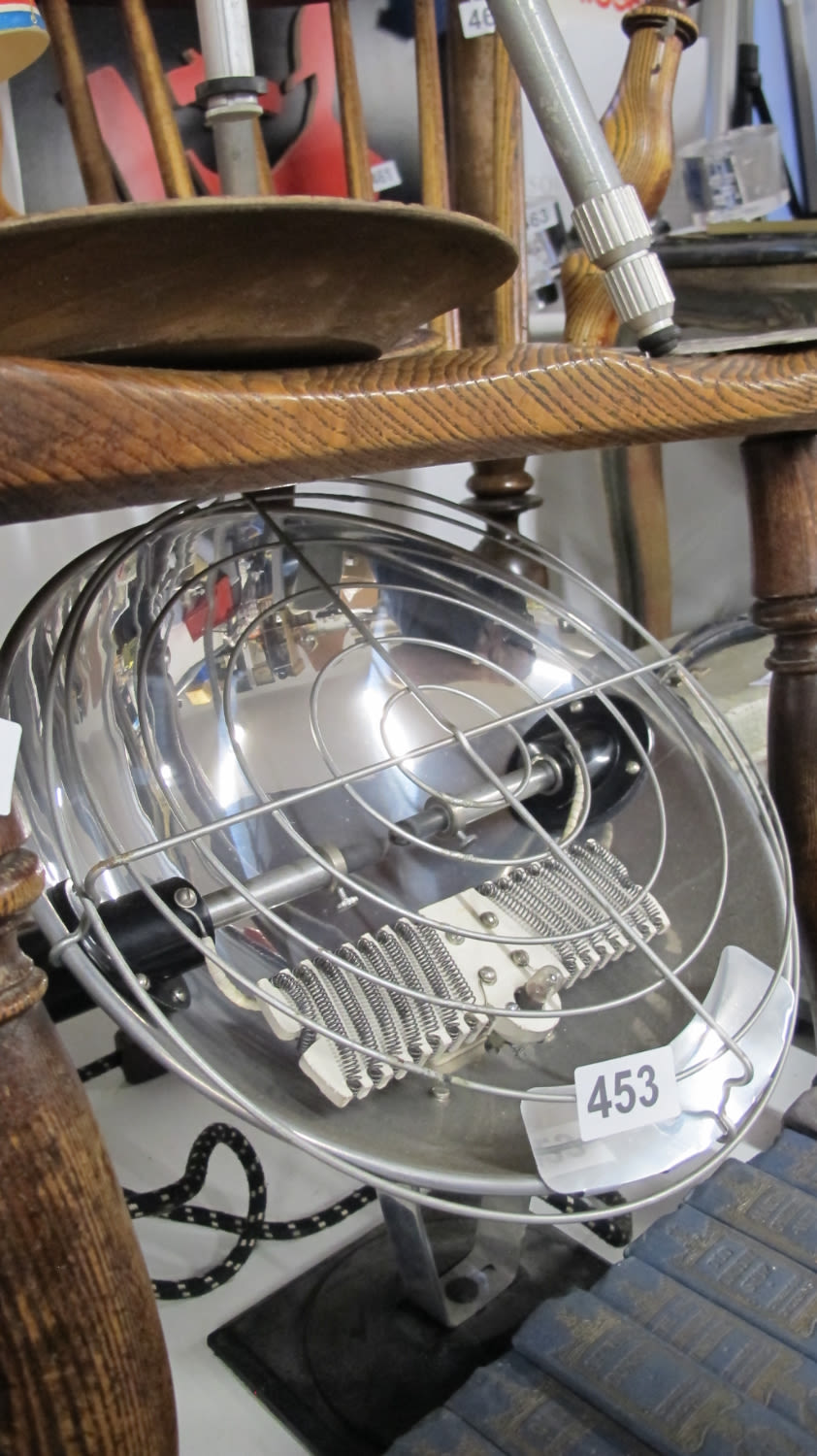 Lot 453: Radiant electric heater