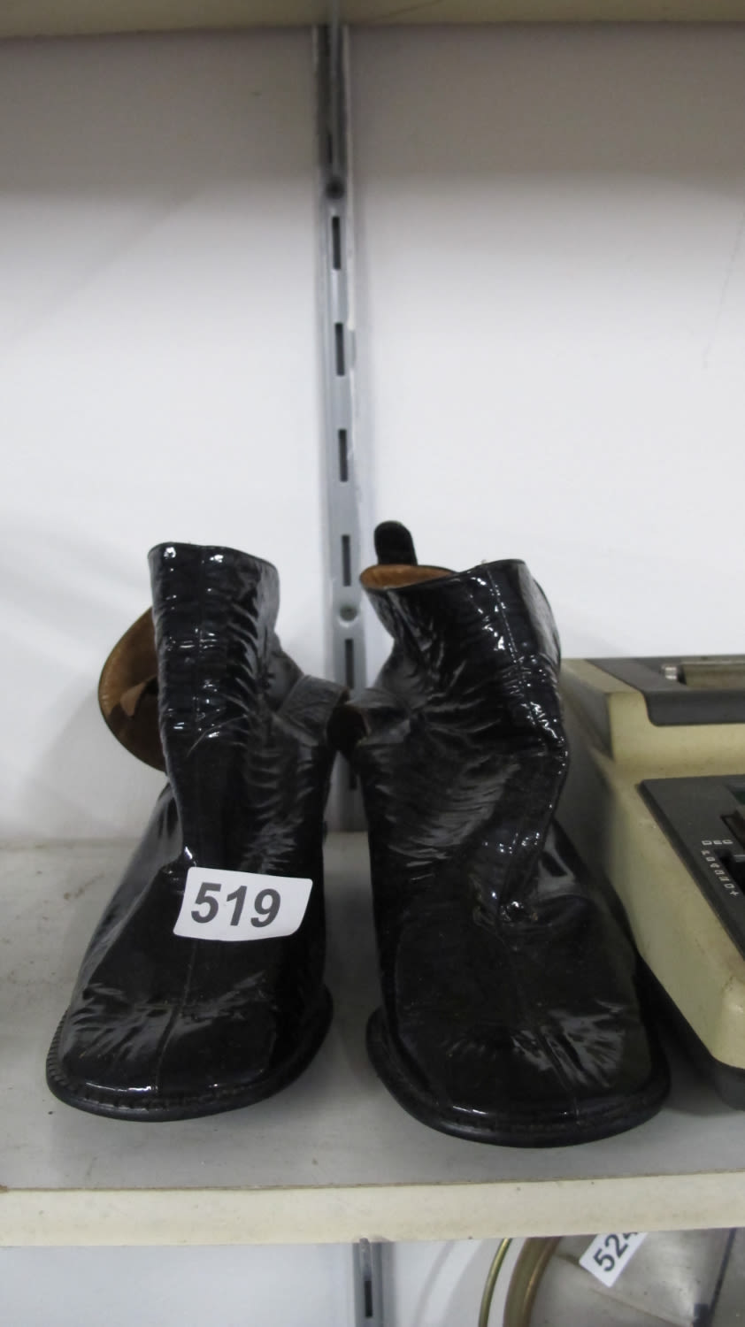 Lot 519: A pair of shoes