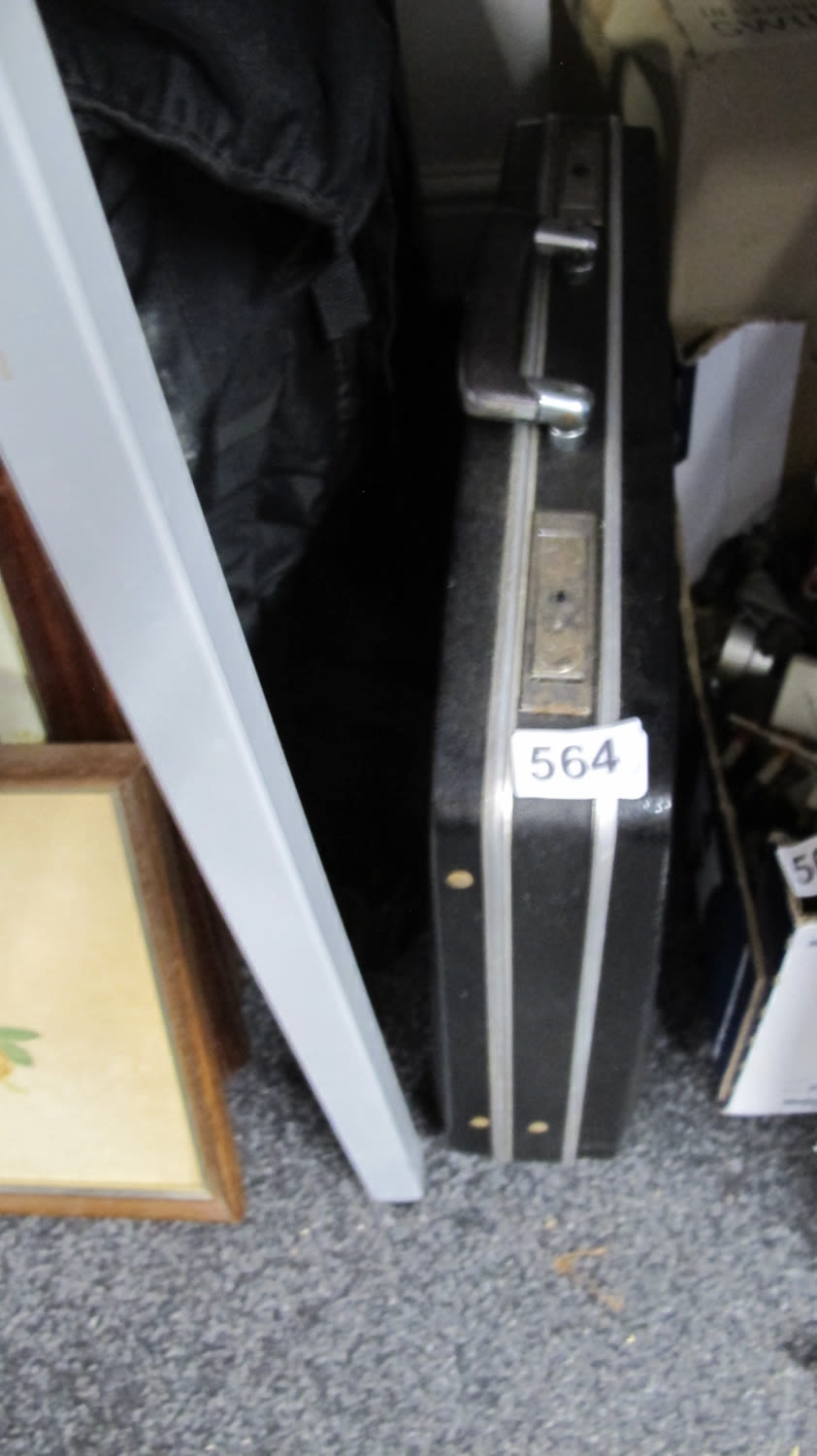 Lot 564: Instant twat accessory