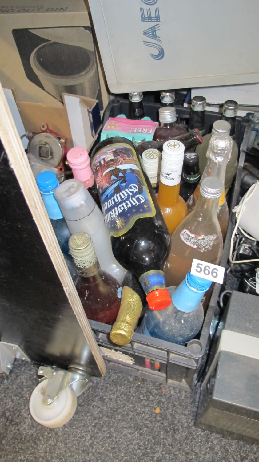 Lot 566: box of misc. alcohol