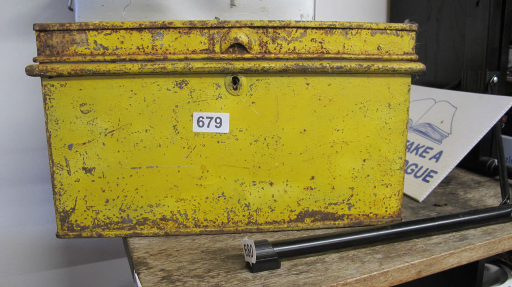 Lot 679: Yellow metal small tool chest