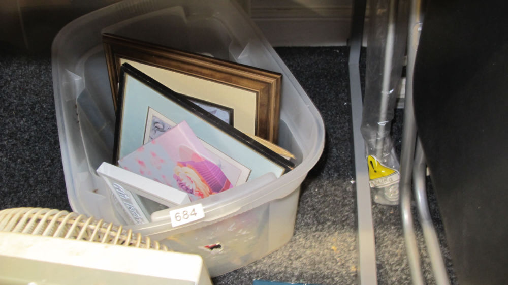 Lot 684: Tub of pictures