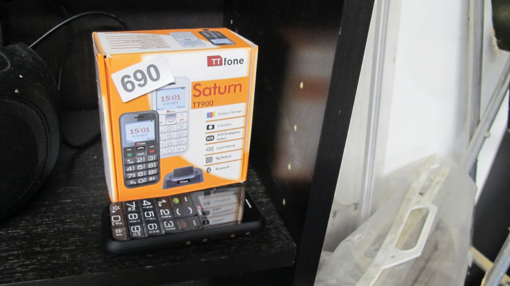 Lot 690: Saturn big button phone