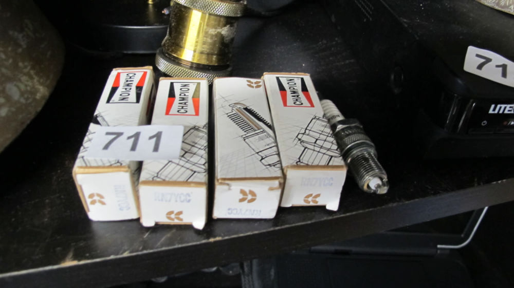 Lot 711: Spark plugs