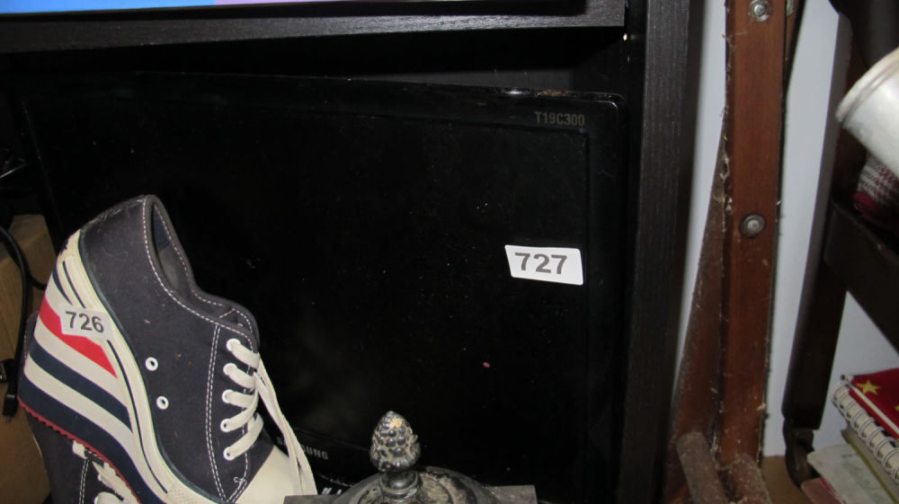 Lot 727: Samsung TV