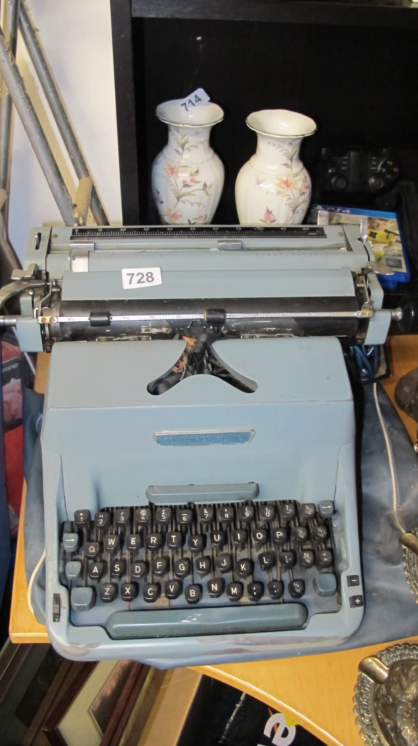 Lot 728: Typewriter
