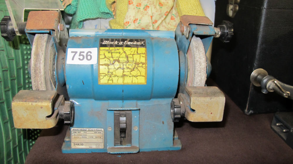 Lot 756: Bench grinder