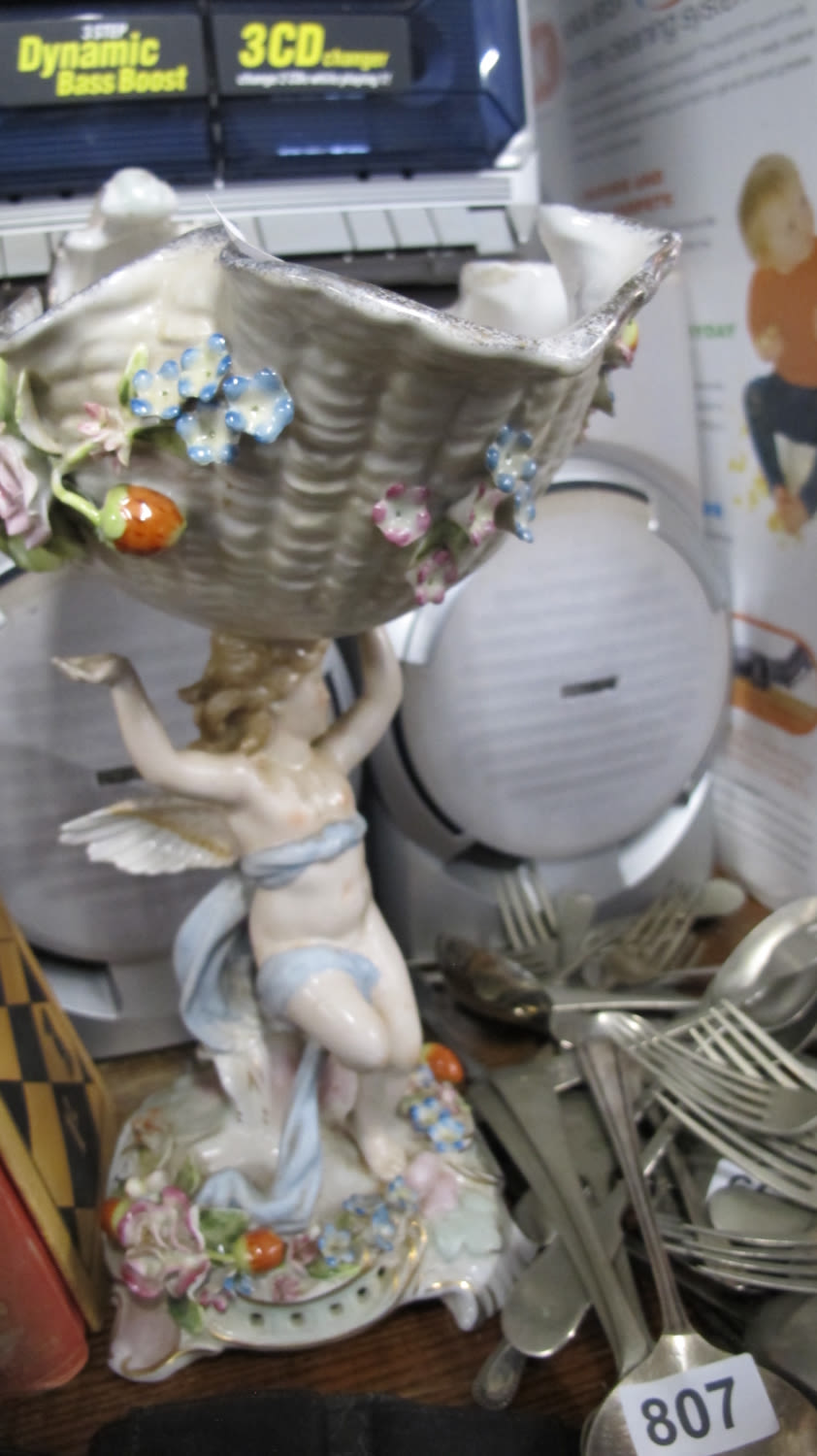 Lot 804: Large continental porcelain table centrepiece
