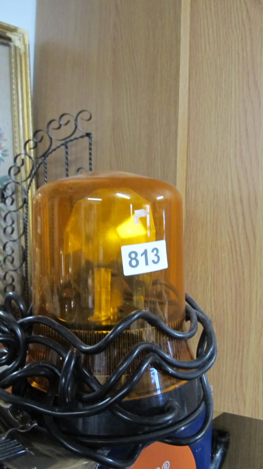 Lot 813: Orange flashy light