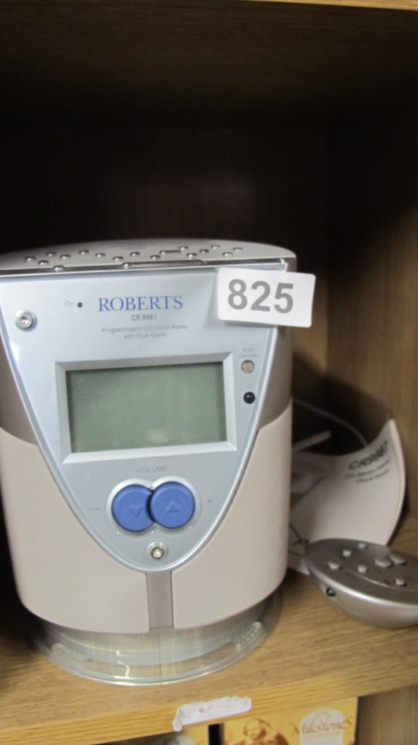 Lot 825: Roberts CD clock radio