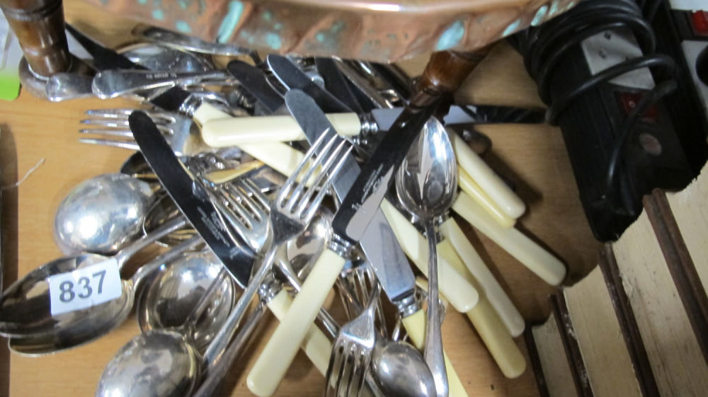 Lot 837: Cutlery