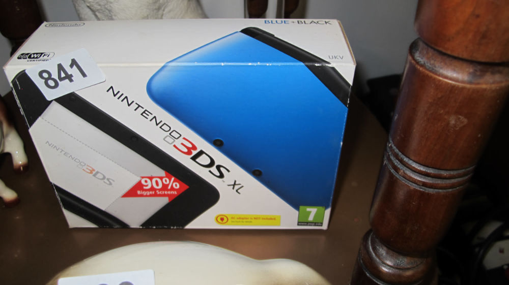 Lot 841: Nintendo 3DS XL