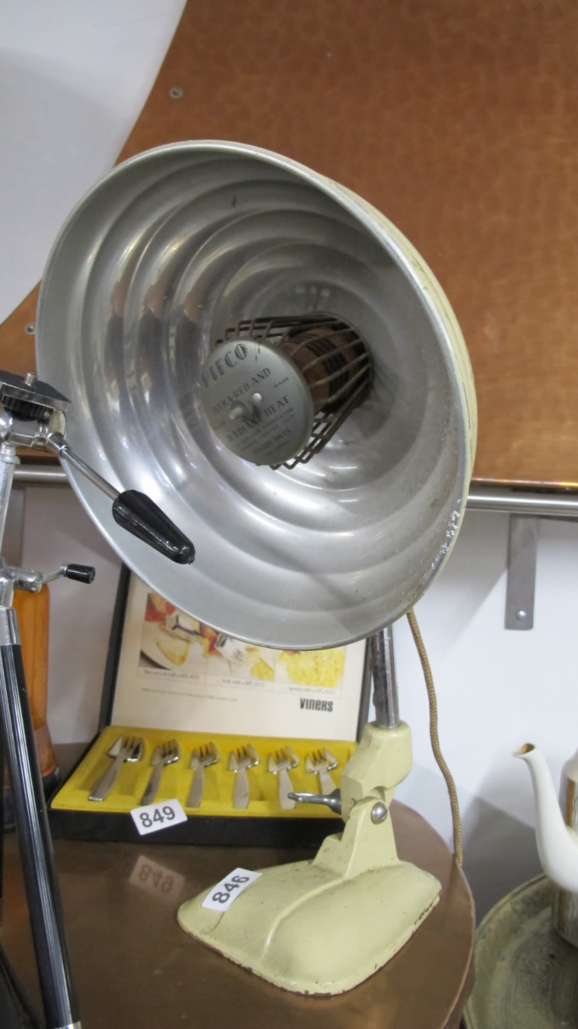 Lot 846: Pifco heatlamp