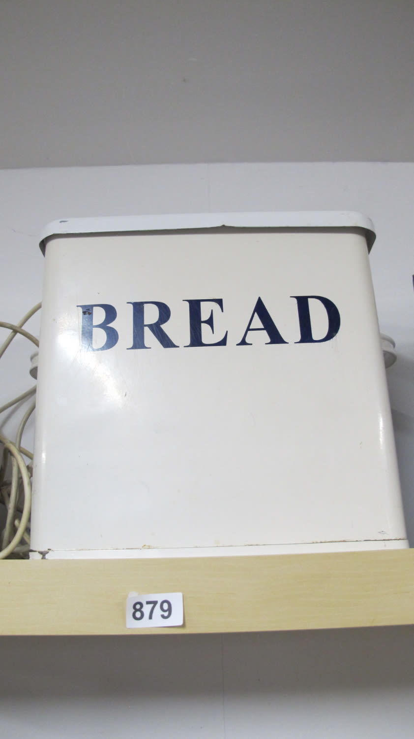 Lot 879: Enamel bread tin
