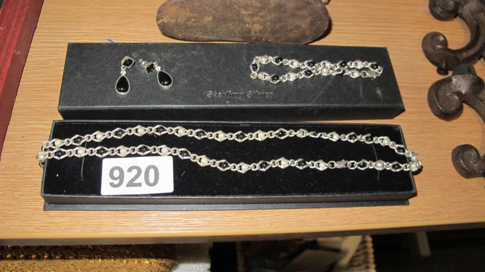 Lot 920: Silver necklace, bracelet and earrings