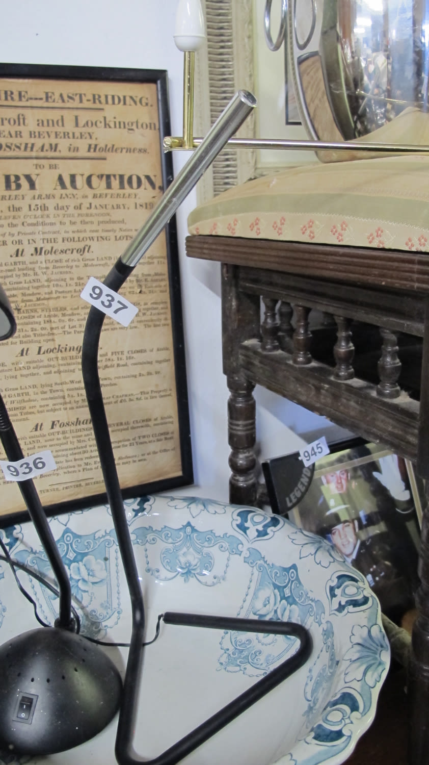Lot 937: Desk lamp