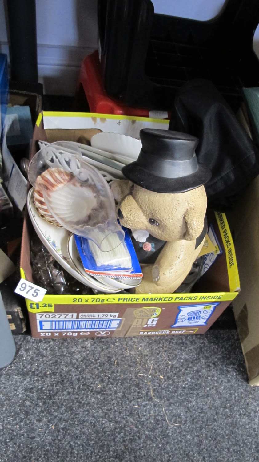 Lot 975: Box of misc.
