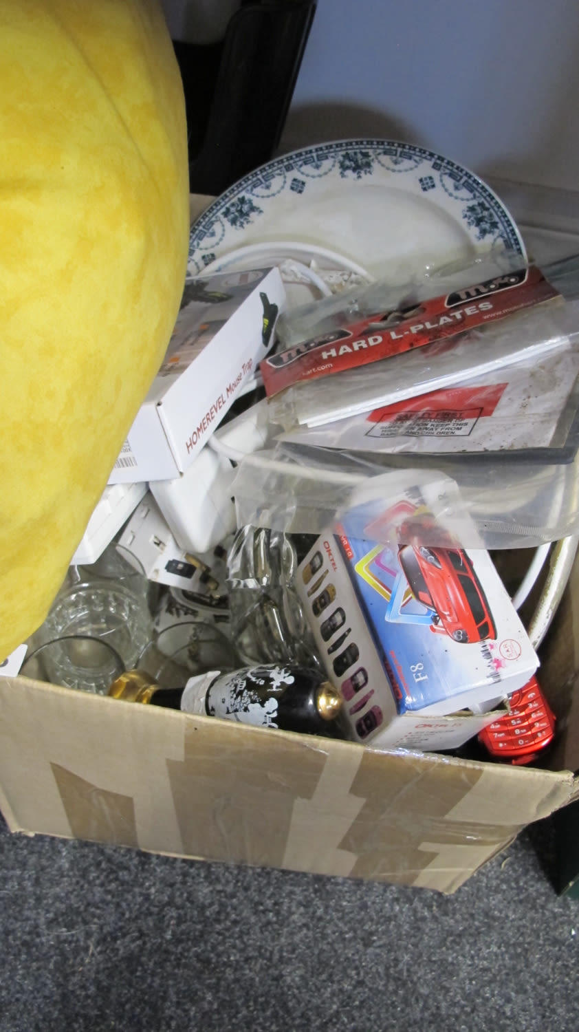 Lot 976: Box of misc.