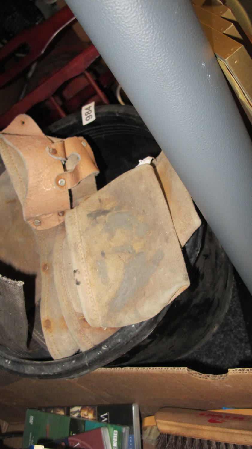 Lot 984: Contents of tub to include tool belt