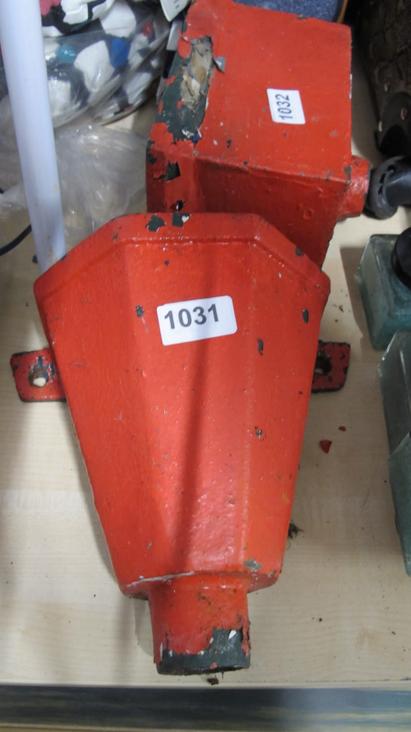 Lot 1031: Reclaimed cast metal rain hopper