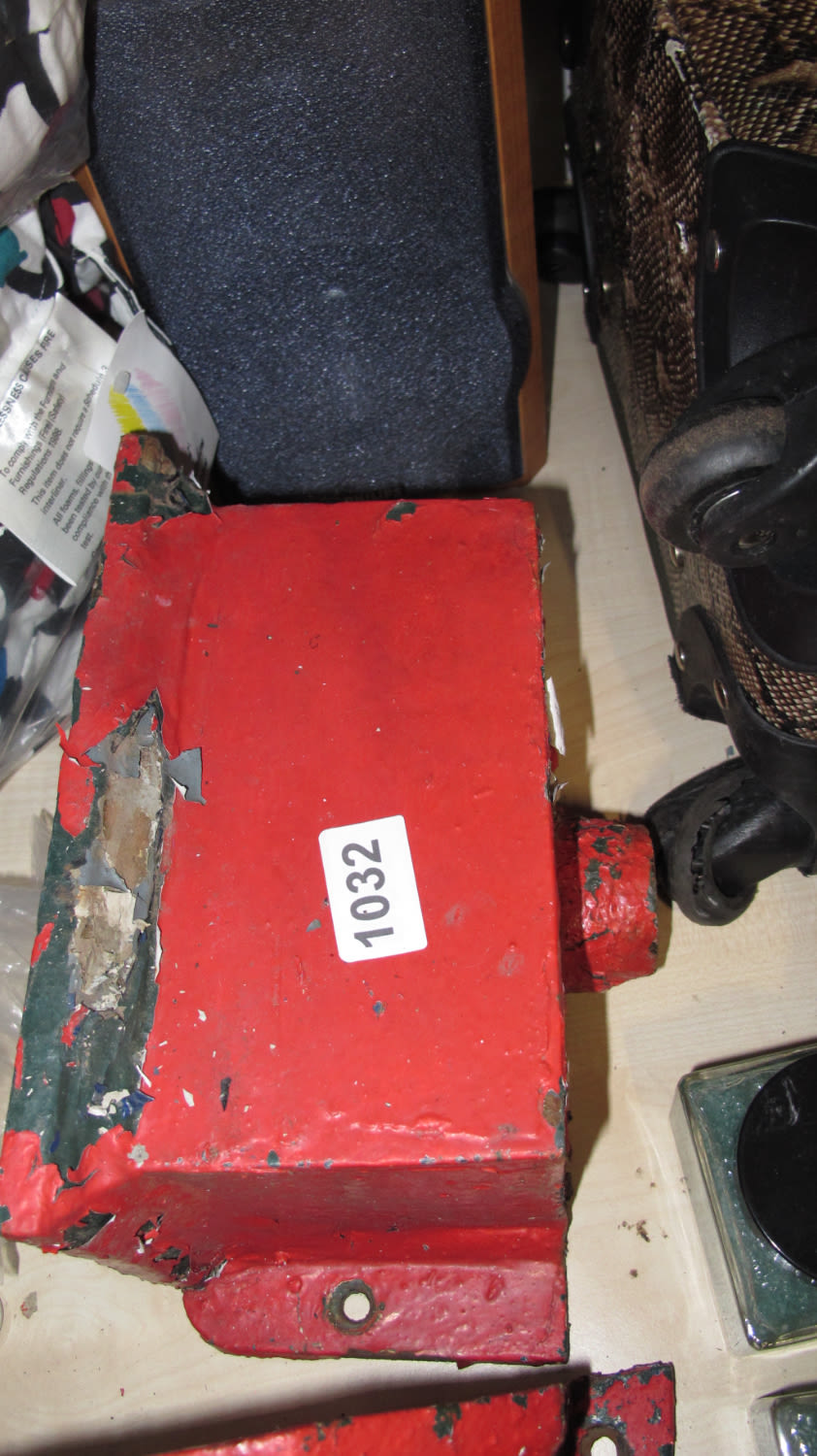 Lot 1032: Reclaimed cast metal rain hopper