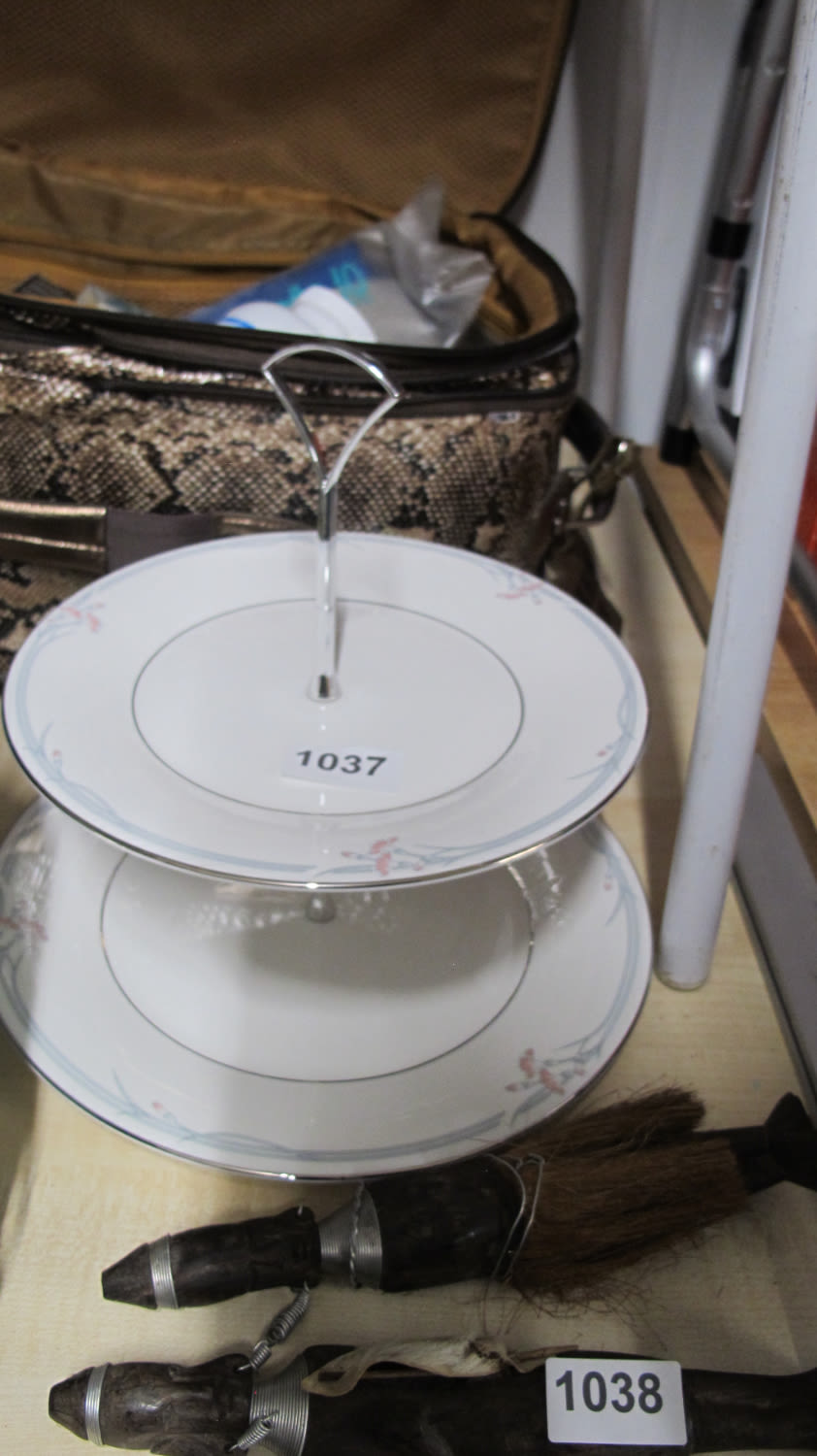 Lot 1037: Cake stand