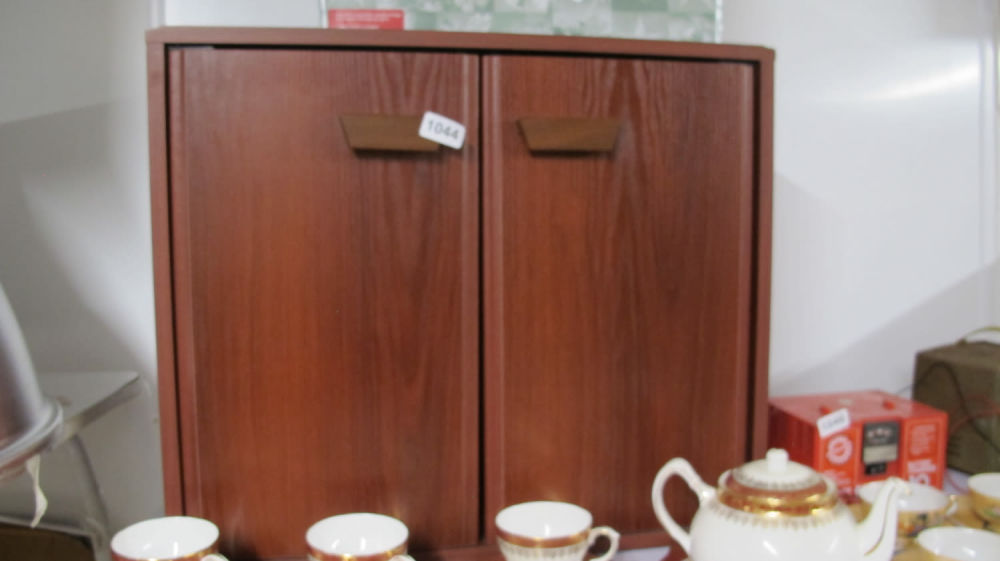 Lot 1044: Cupboard