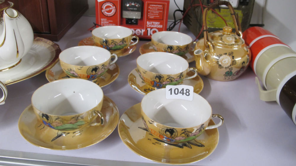 Lot 1048: Japanese tea set