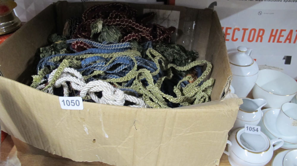 Lot 1050: Curtain tiebacks