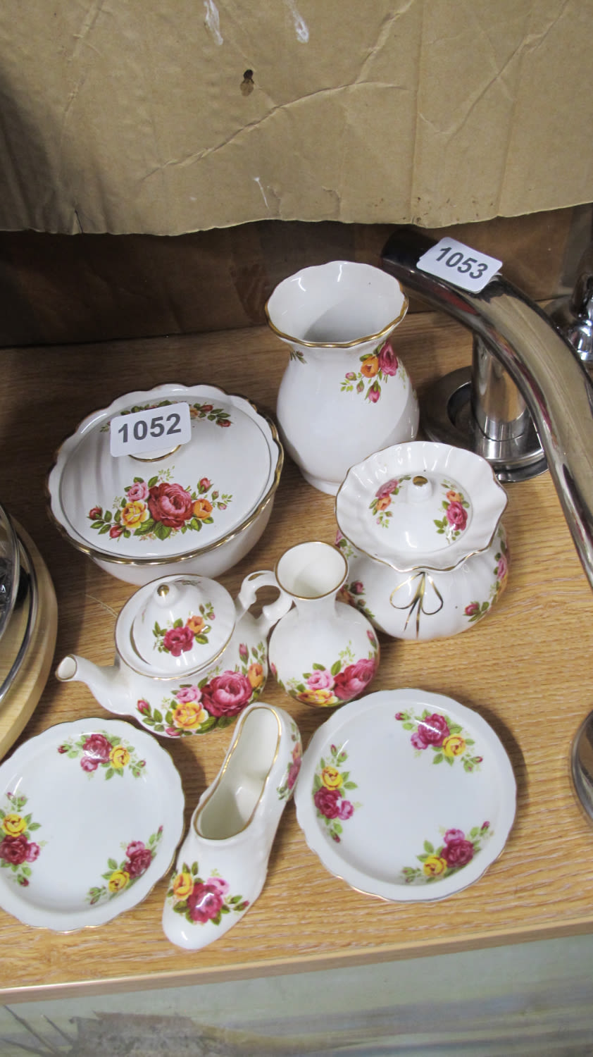 Lot 1052: Old Country Rose items