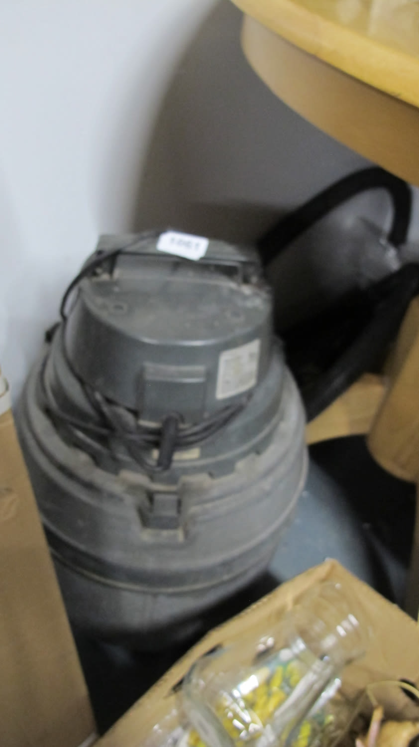 Lot 1061: Vacuum cleaner